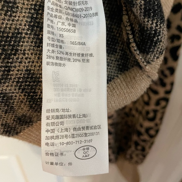Abercrombie & Fitch Leopard Print V-Neck Sweater XS Tan Black Animal Print - Picture 7 of 12
